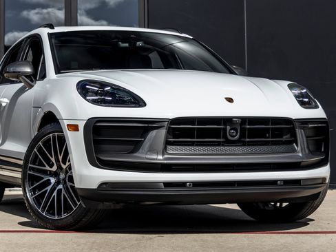 Certified 2026 Porsche Macan Turbo AWD/4WD image 9