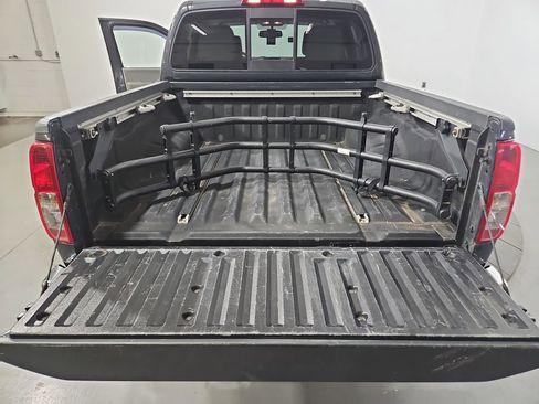 Used 2015 Nissan Frontier SV w/ SV Value Truck Package AWD/4WD image 22
