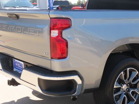 Used 2024 Chevrolet Silverado 1500 LT RWD image 10
