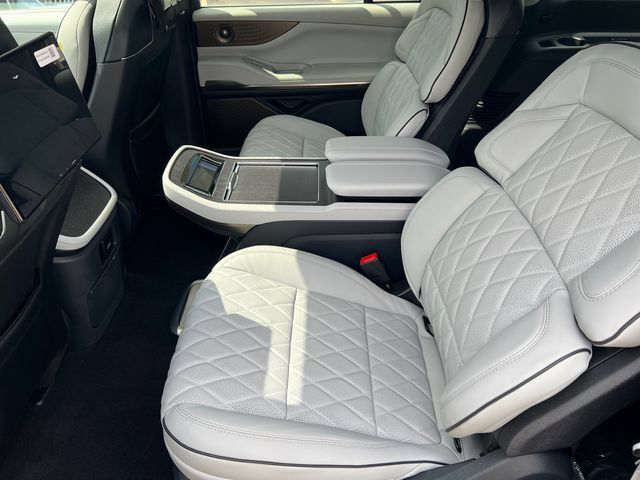 New 2027 Lincoln Navigator L Black Label AWD/4WD image 23