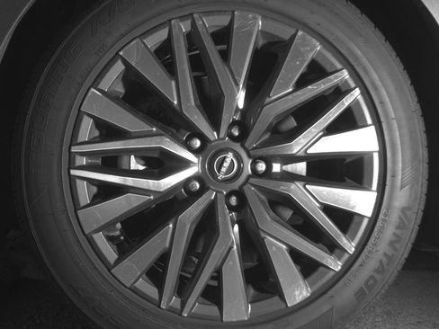 Used 2025 Nissan Altima 2.5 SV FWD image 12