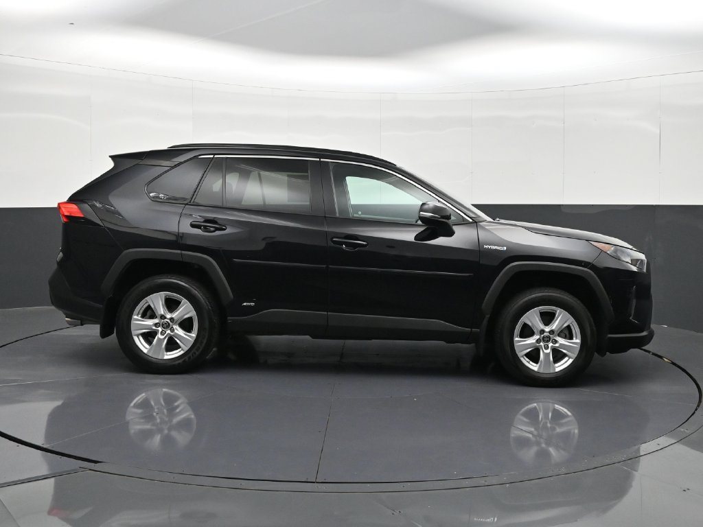 Used 2021 Toyota RAV4 LE AWD/4WD image 6