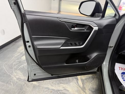 Used 2021 Toyota RAV4 XLE w/ Convenience Package AWD/4WD image 8