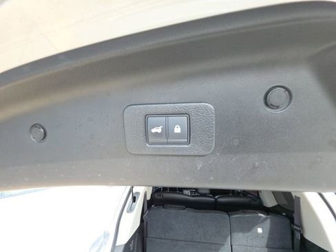 Used 2022 Nissan Armada SV w/ SV Appearance Package image 29