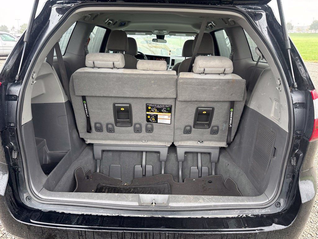 Used 2020 Toyota Sienna L FWD image 8