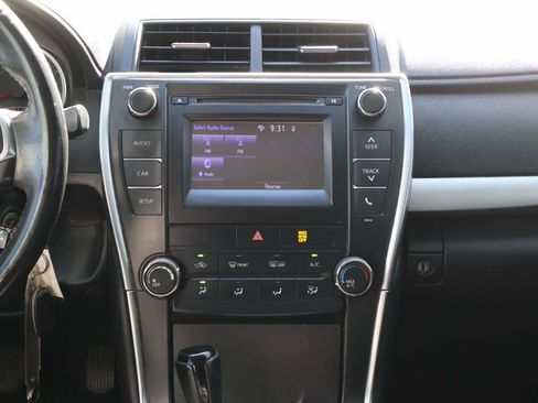 Used 2016 Toyota Camry SE image 14