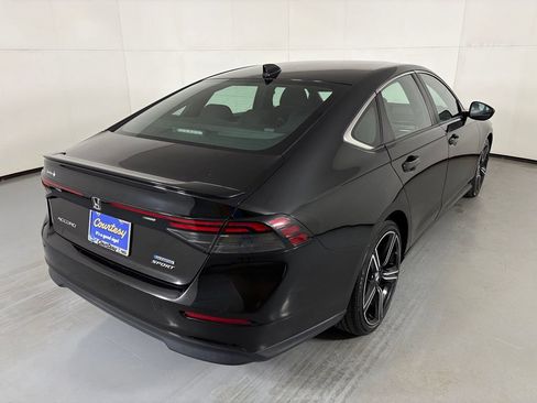 Used 2023 Honda Accord Sport image 9