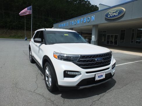 Used 2020 Ford Explorer XLT w/ Equipment Group 202A RWD image 1