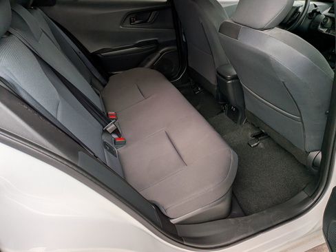 Used 2025 Toyota Prius LE image 32