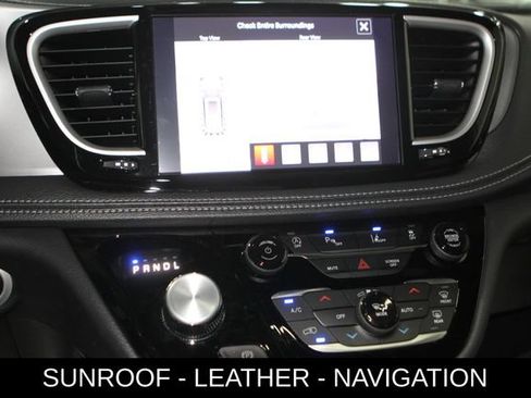 New 2027 Chrysler Pacifica Limited AWD/4WD image 20