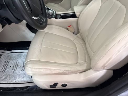 Used 2017 Chrysler 200 Limited Platinum FWD image 30