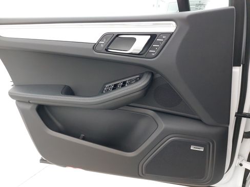 Certified 2026 Porsche Macan AWD/4WD image 29