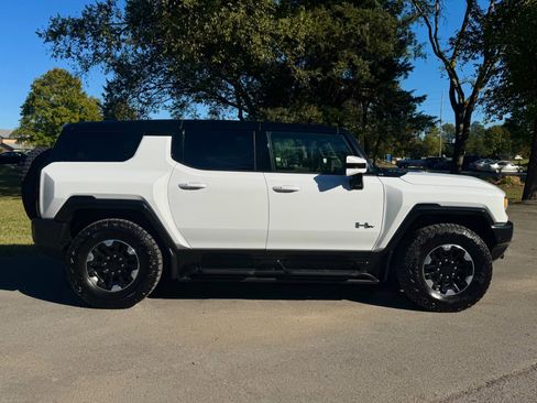 Used 2025 GMC Hummer EV 2X w/ Extreme Off-Road Package image 7