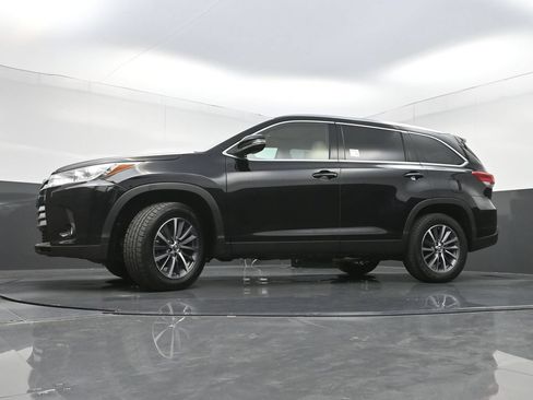 Used 2019 Toyota Highlander XLE FWD image 27