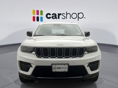 Used 2023 Jeep Grand Cherokee Laredo w/ Luxury Tech Group I AWD/4WD image 8