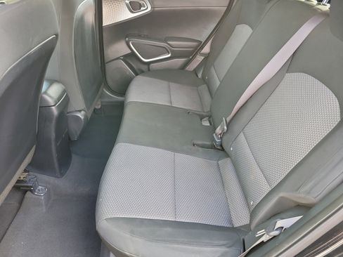 Used 2022 Kia Soul LX image 6