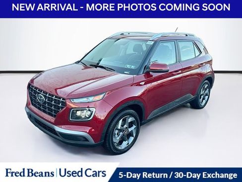 Used 2025 Hyundai Venue Limited image 3