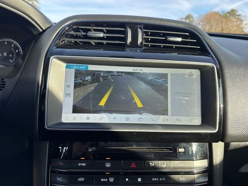 Used 2017 Jaguar F-PACE Prestige image 24