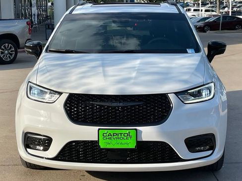 Used 2026 Chrysler Pacifica Limited w/ S Appearance Package FWD image 7