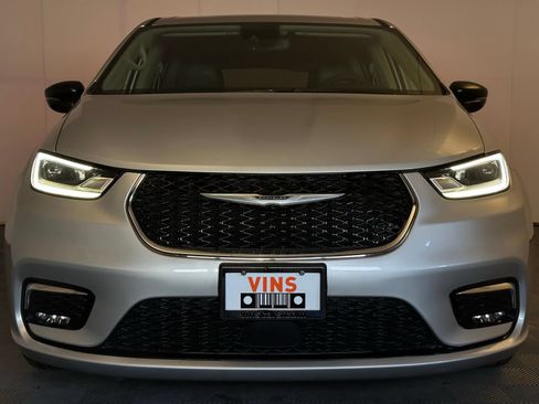 Used 2024 Chrysler Pacifica Limited FWD image 21