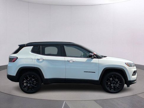 Used 2024 Jeep Compass Latitude w/ Altitude Special Edition AWD/4WD image 6