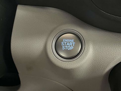Used 2025 Hyundai Venue SEL FWD image 34