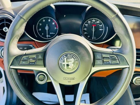 Used 2017 Alfa Romeo Giulia AWD image 11