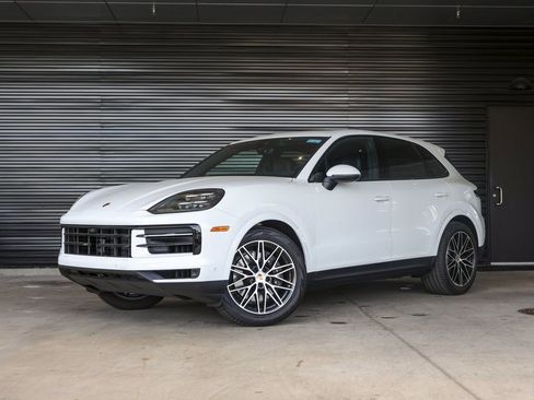 New 2025 Porsche Cayenne image 1