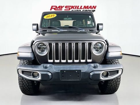 Used 2019 Jeep Wrangler Unlimited Sahara w/ Dual Top Group AWD/4WD image 2