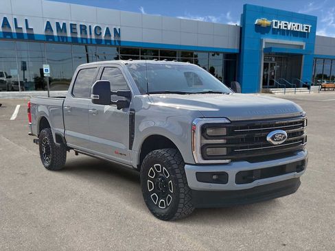 Used 2025 Ford F250 Platinum AWD/4WD image 2