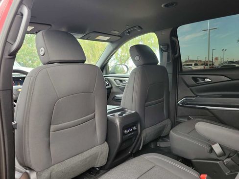 Used 2026 Chevrolet Traverse LT FWD image 16