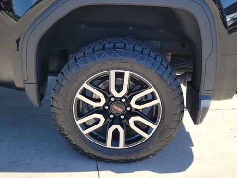 Used 2023 GMC Sierra 1500 AT4 w/ Technology Package AWD/4WD image 14
