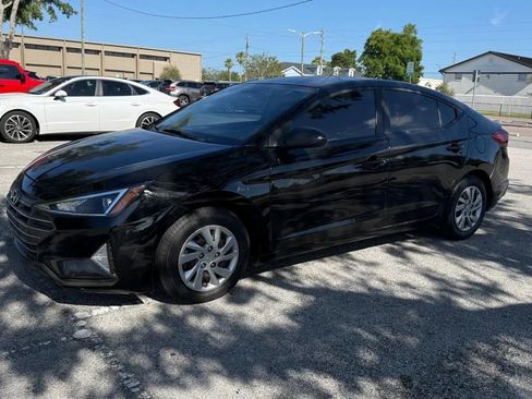Used 2019 Hyundai Elantra SE w/ Cargo Package FWD image 3
