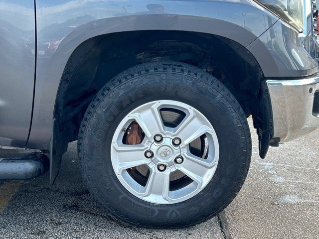 Used 2019 Toyota Tundra SR5 w/ Convenience Package AWD/4WD image 12