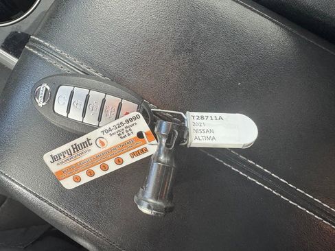 Used 2021 Nissan Altima 2.5 SV FWD image 4