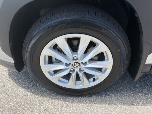 Certified 2022 Toyota Corolla Cross LE AWD/4WD image 21