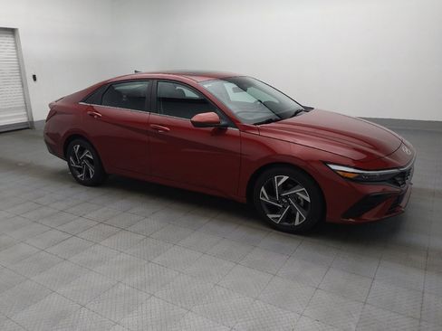 Used 2025 Hyundai Elantra SEL FWD image 11