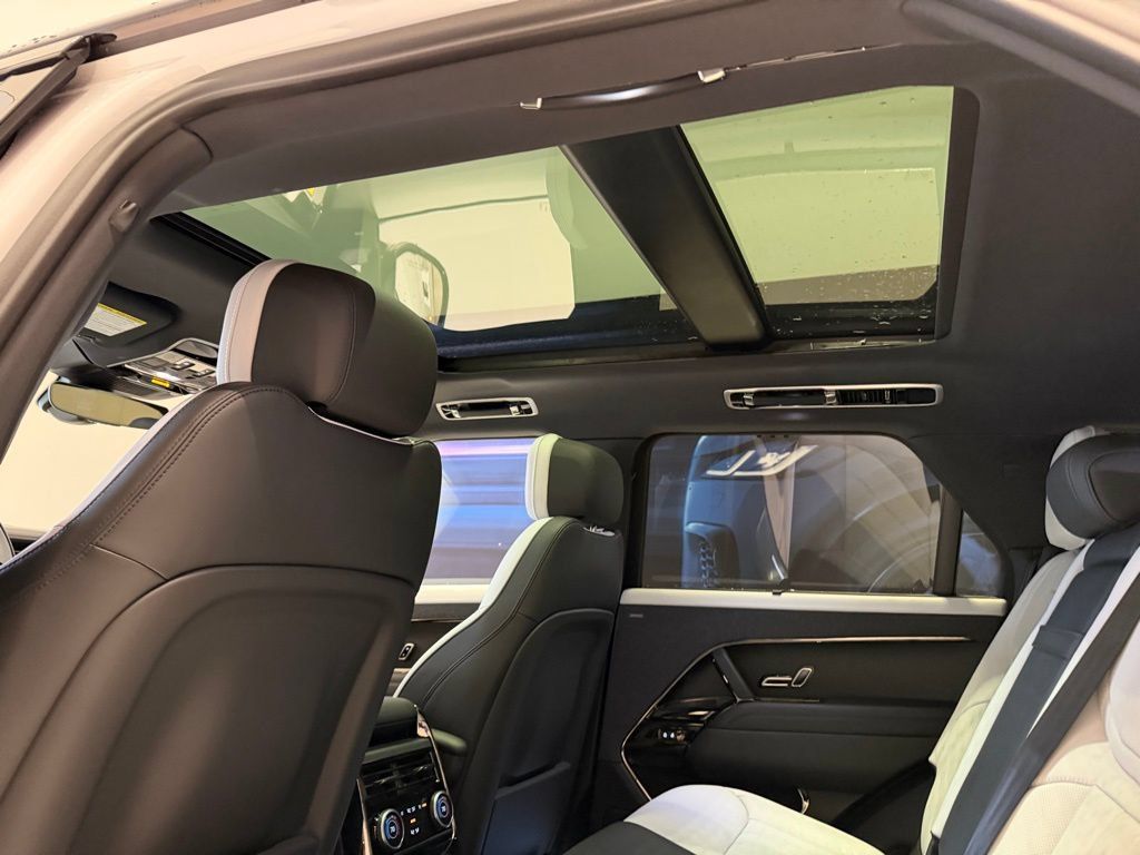 New 2025 Land Rover Range Rover Sport Dynamic SE AWD/4WD image 13