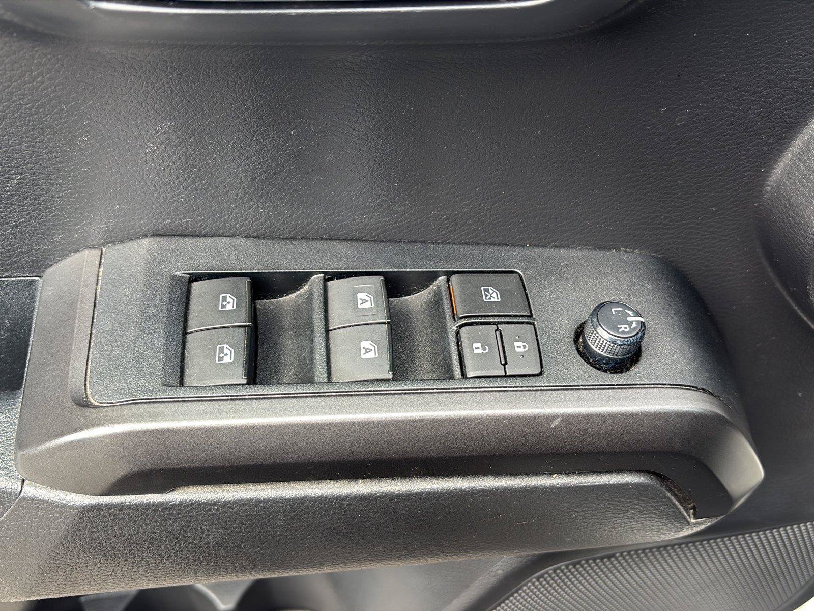 Used 2022 Toyota Tacoma TRD Off-Road AWD/4WD image 38