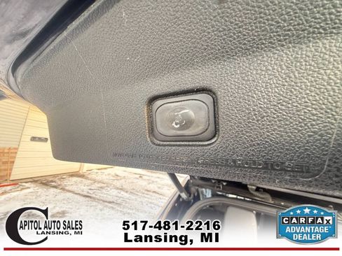 Used 2019 Ford Explorer XLT w/ Equipment Group 202A AWD/4WD image 18
