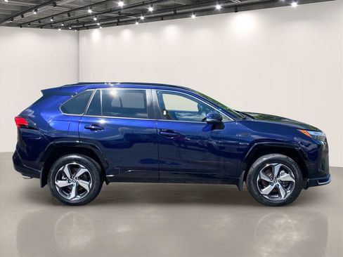 Used 2024 Toyota RAV4 SE w/ Weather & Moonroof Package AWD/4WD image 8