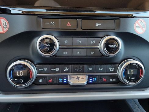 Used 2024 Ford Expedition XLT image 15