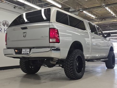 Used 2019 RAM 1500 Classic SLT AWD/4WD image 8
