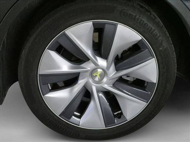 Used 2024 Tesla Model Y Long Range RWD image 16