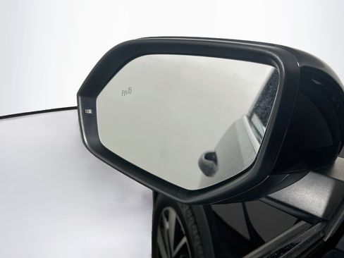 Used 2025 Volkswagen Atlas SE AWD/4WD image 16