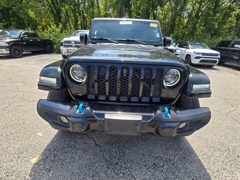 Used 2023 Jeep Wrangler Unlimited Sahara AWD/4WD image 12