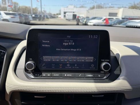 Used 2024 Nissan Rogue SV FWD image 29