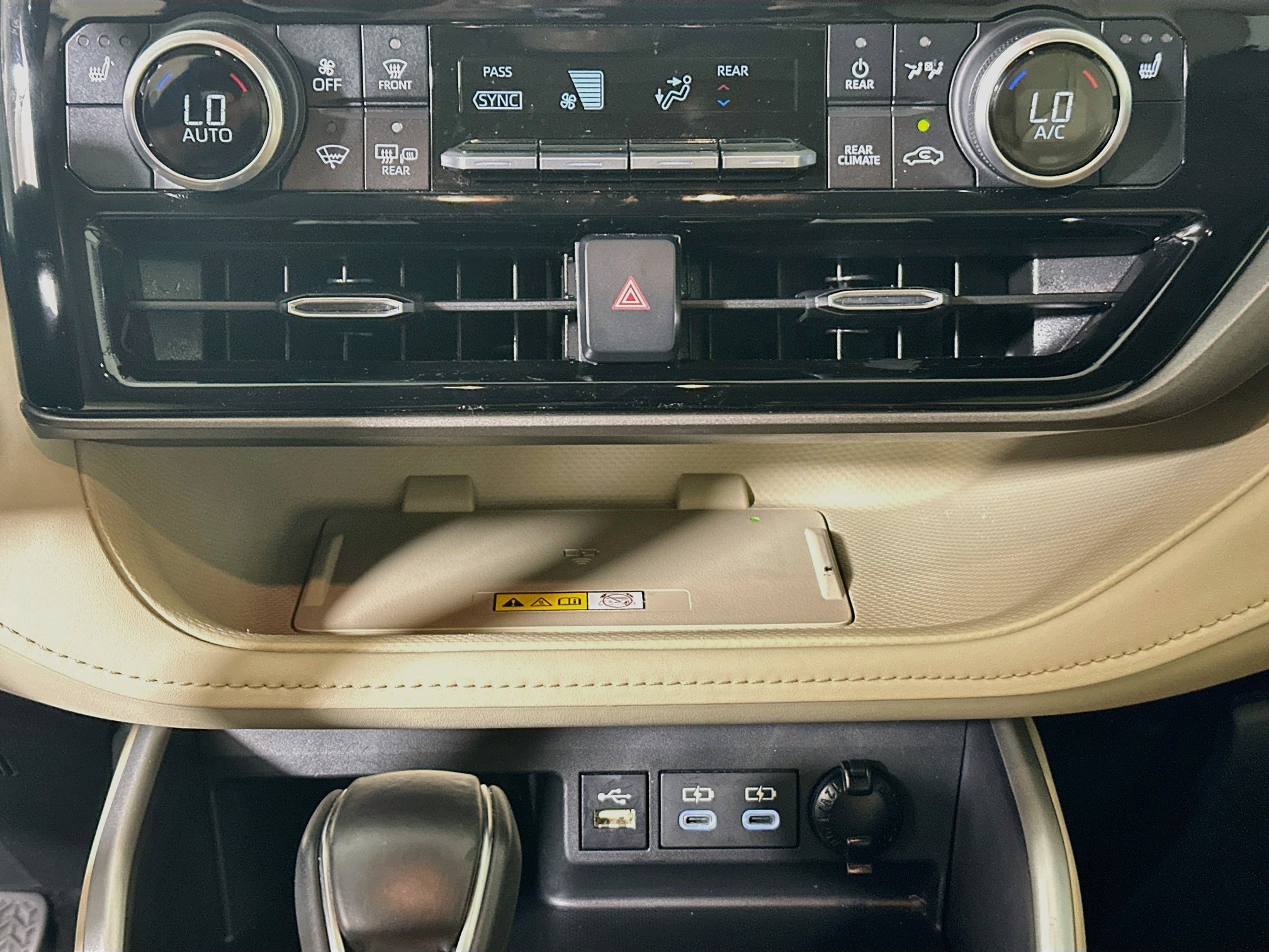Used 2024 Toyota Highlander XLE FWD image 23