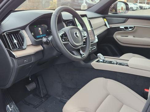 New 2026 Volvo XC90 B6 Plus w/ Protection Package image 6
