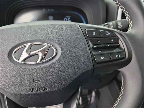 Certified 2025 Hyundai Venue Limited FWD image 30